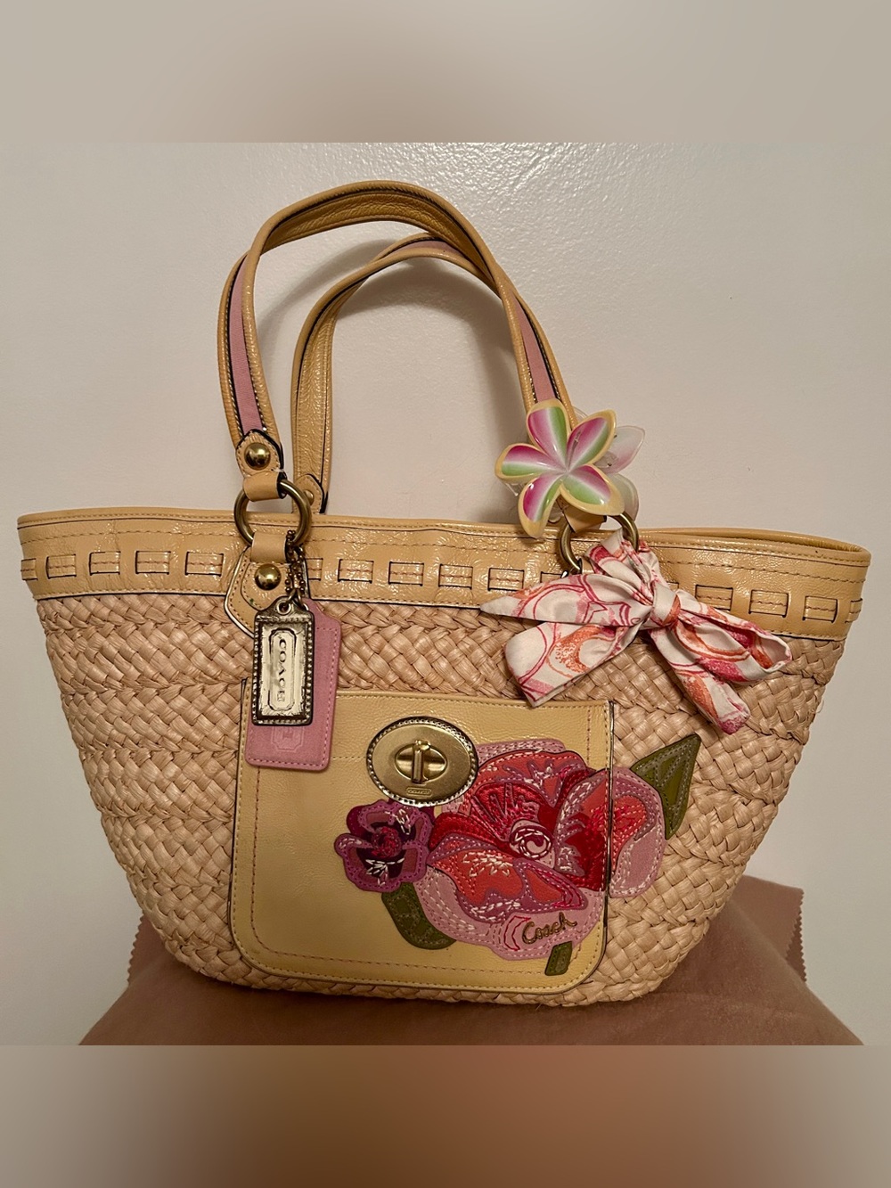 Coach Poppy straw appliqué tote bag. Y2K - Picture 2 of 11